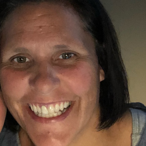 Meet your Posher, Cheryl - Picture 4 of 5